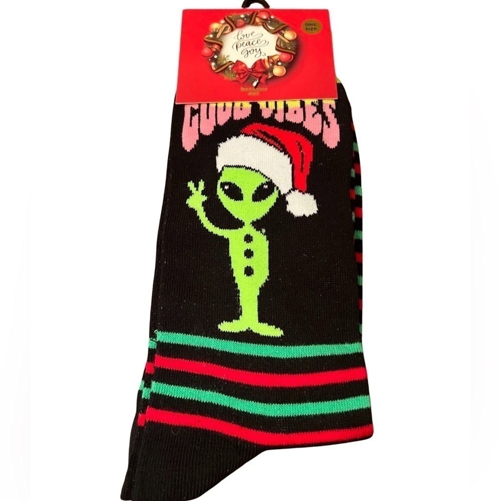 Christmas Good Vibes Alien Crew Socks nwt